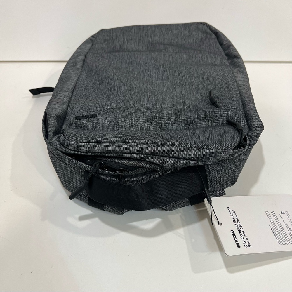 Incase City Compact Backpack for MacBook In Grey Color - New With Tag - Reemoly - Picture 12 of 14